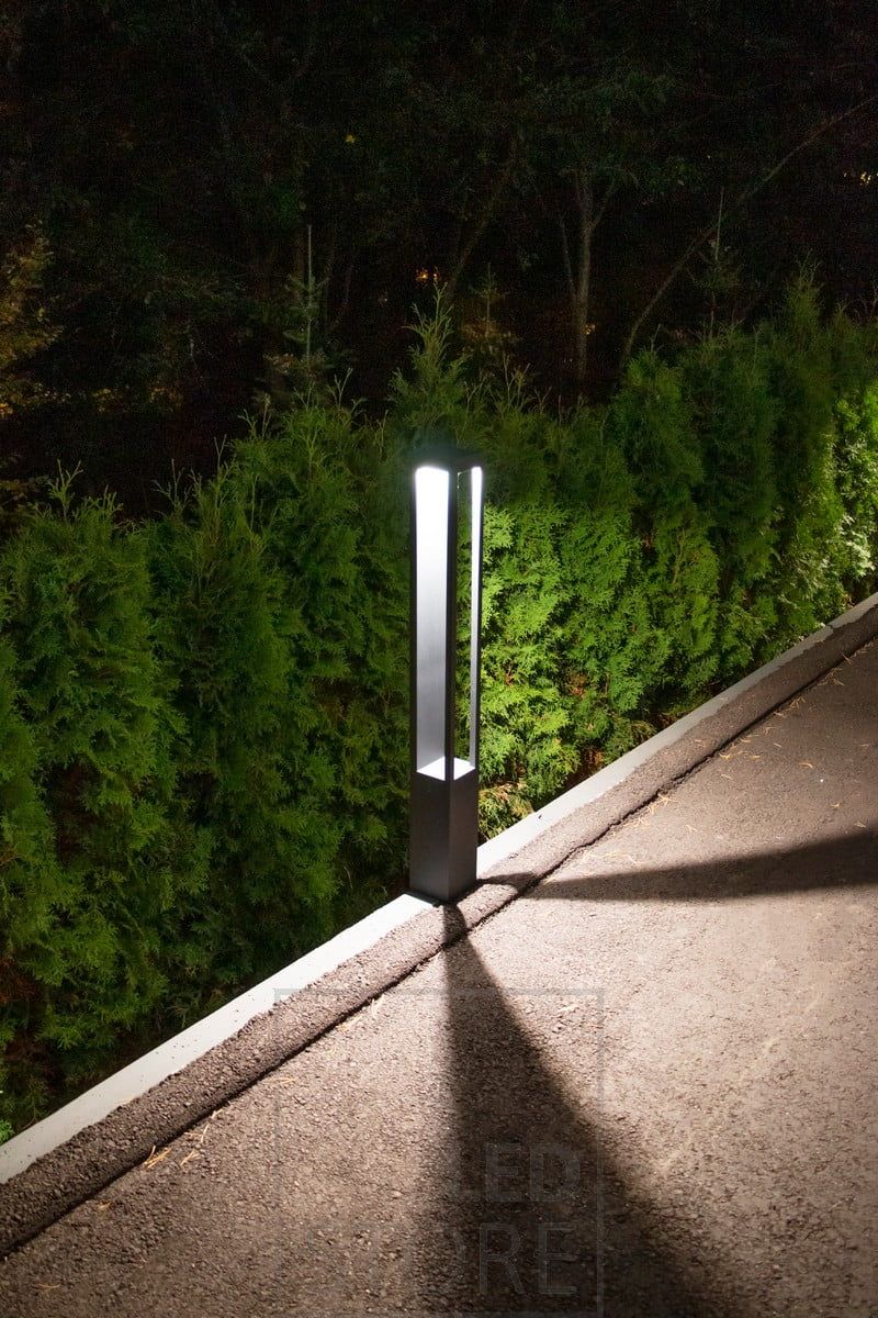 LED pihavalaisin FUNK PILLAR on modernin ilmava ja siro muotoilultaan. Valon kantama n. 4m. Ledstore.fi